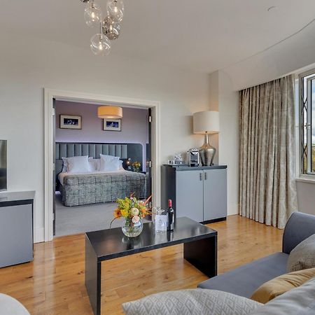 Fota Island Hotel And Spa Exterior foto A suite at the hotel