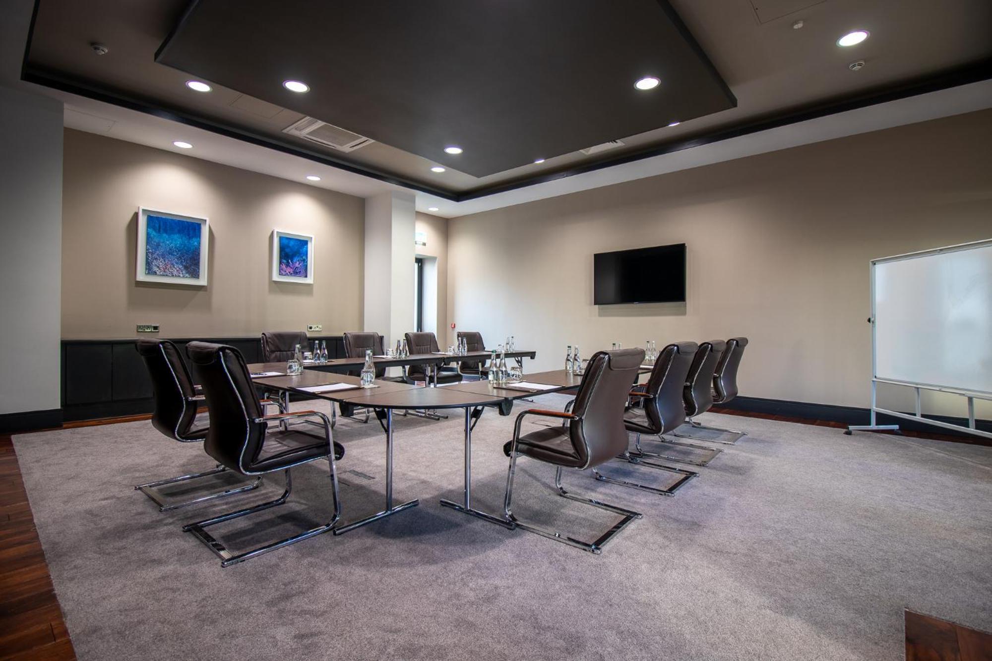 Fota Island Hotel And Spa Exterior foto Meeting room at the hotel
