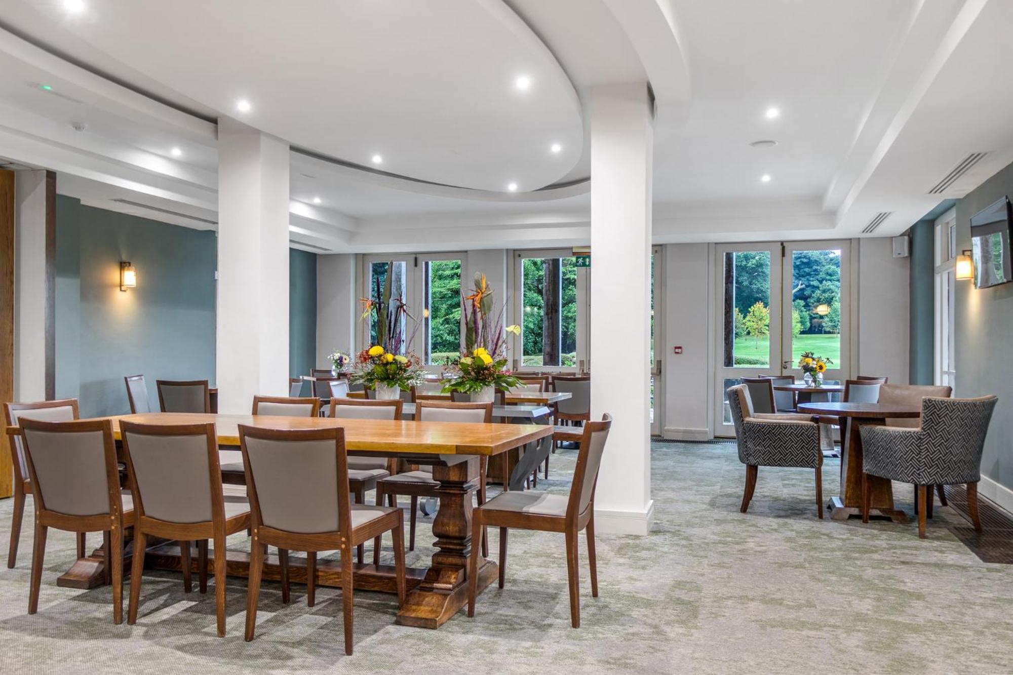 Fota Island Hotel And Spa Exterior foto The dining room at the new St. Andrew's College