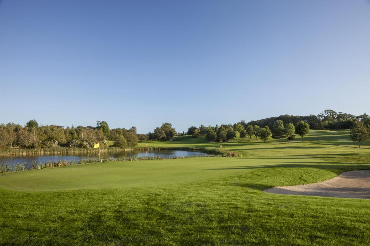 Fota Island Hotel And Spa Exterior foto The 18th hole at the 2007 Open de France